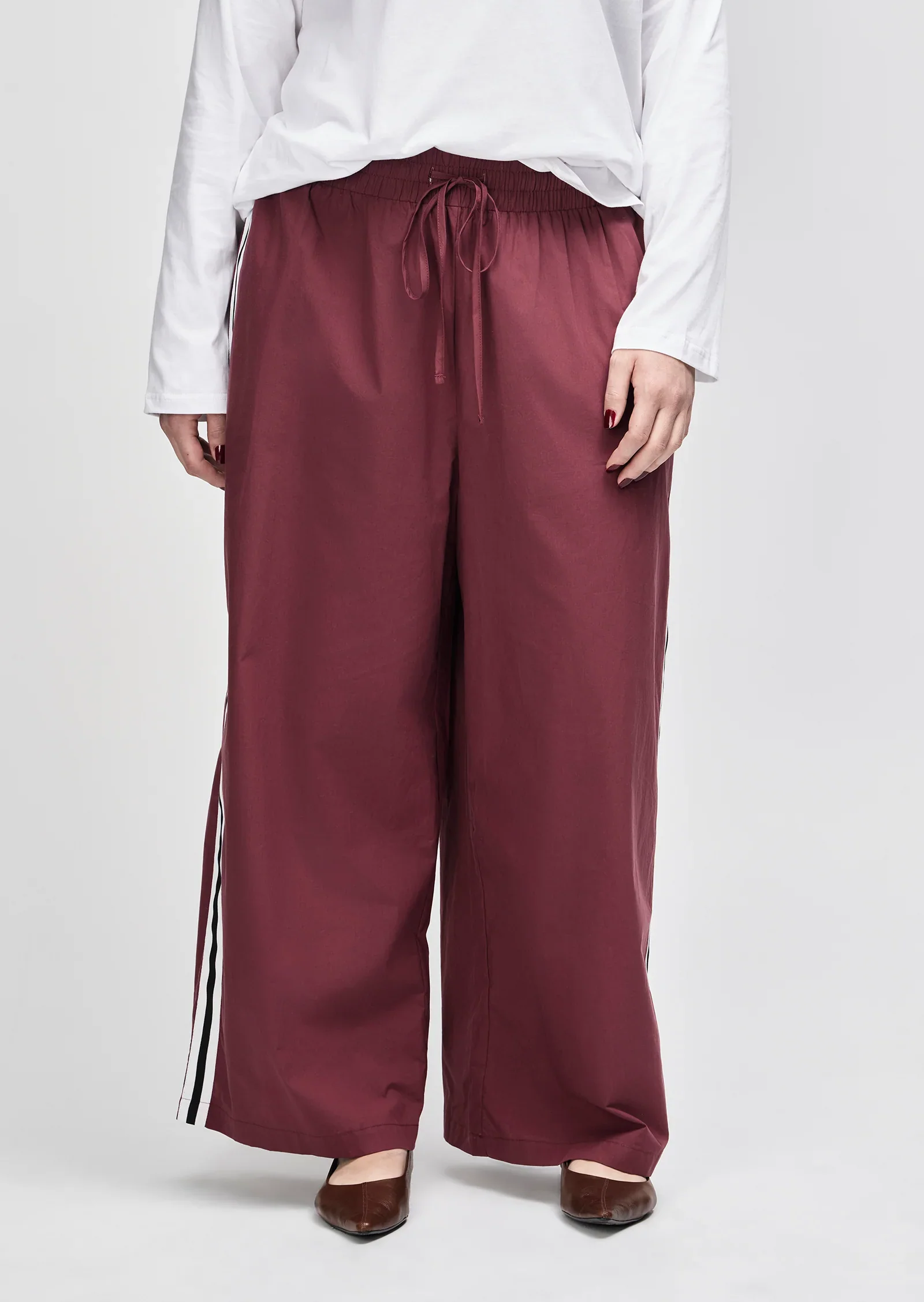 Harlow Pant in Burgundy - Image 2