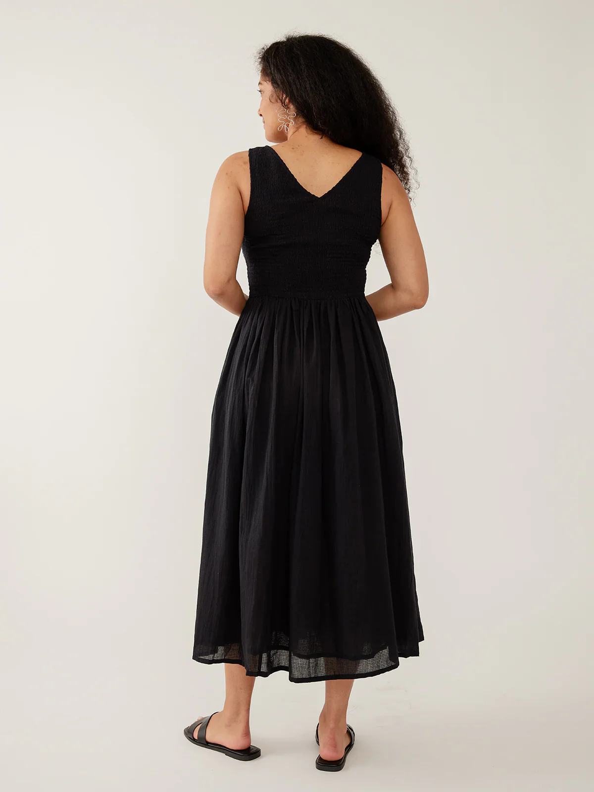 Lily V-Neck Sleeveless Dress - Black - Image 4