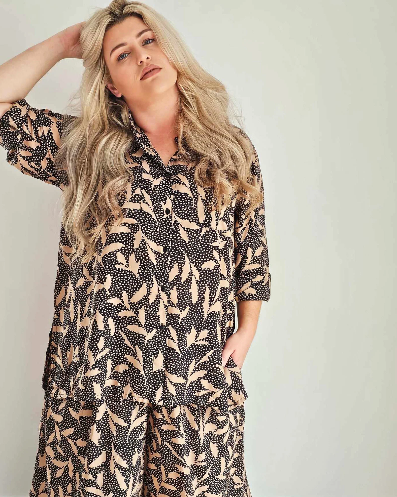 Nina Shirt in Leaf Multi - Image 15