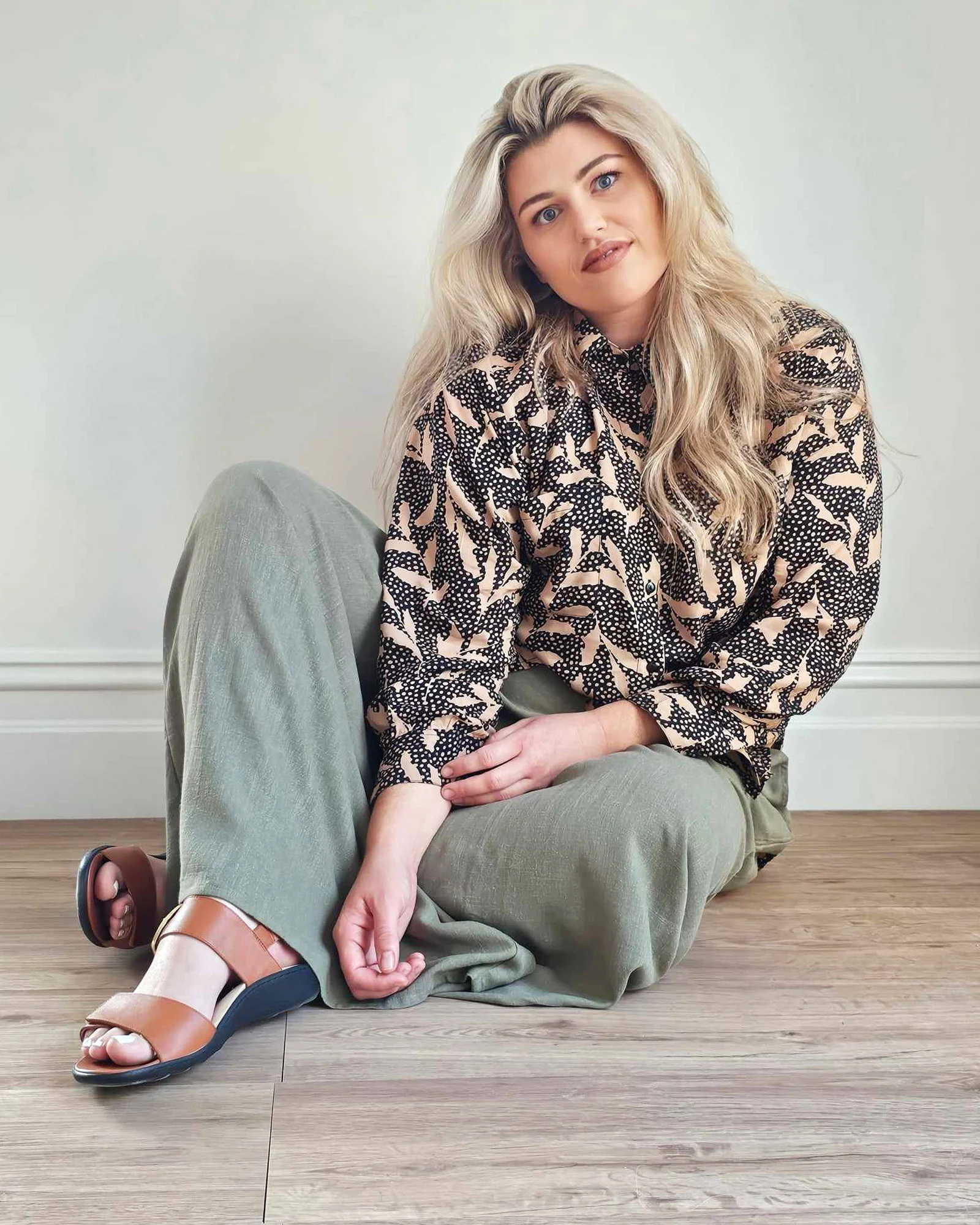 Nina Shirt in Leaf Multi - Image 17