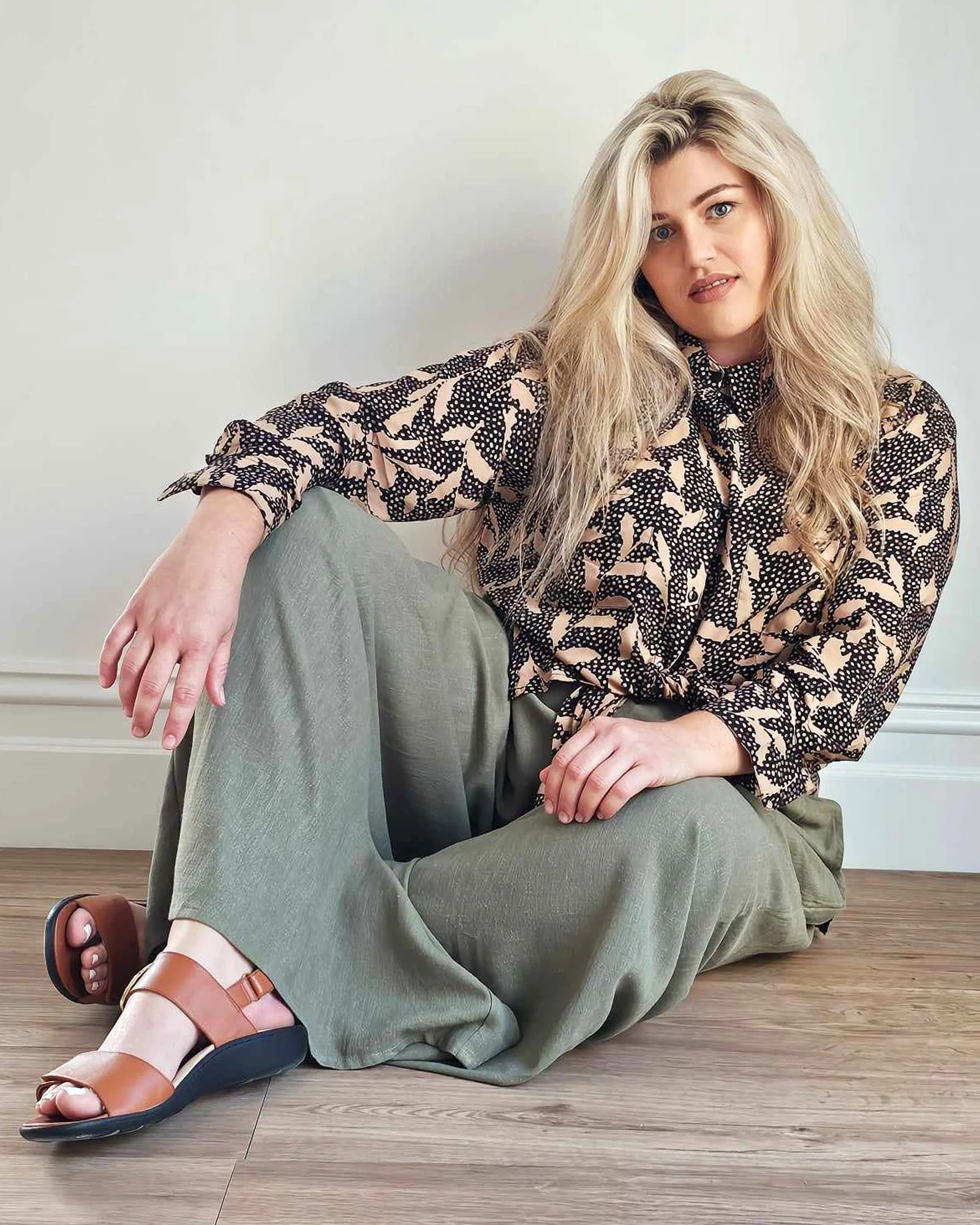 Nina Shirt in Leaf Multi - Image 18