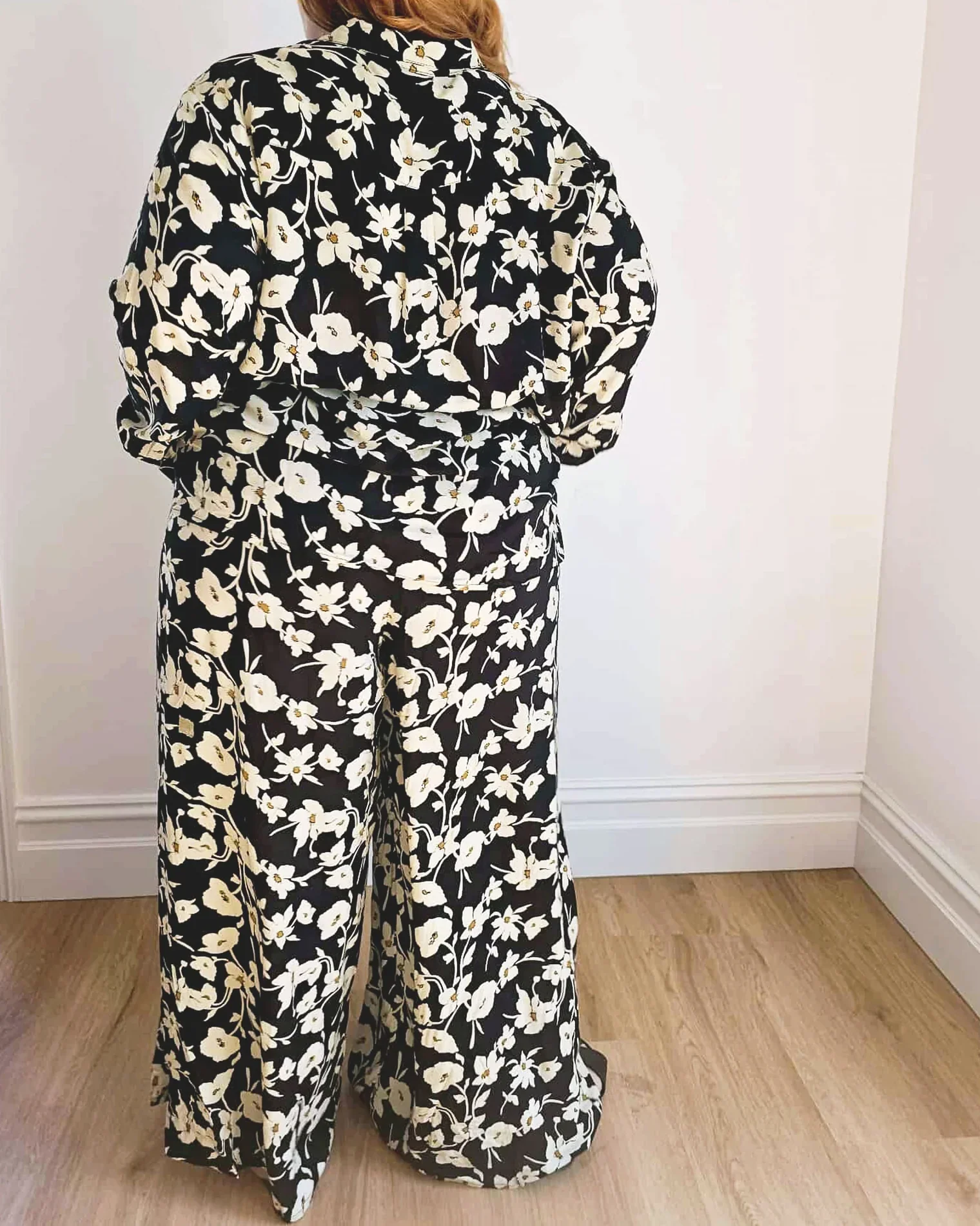 Nina Shirt in Mono Floral - Image 4
