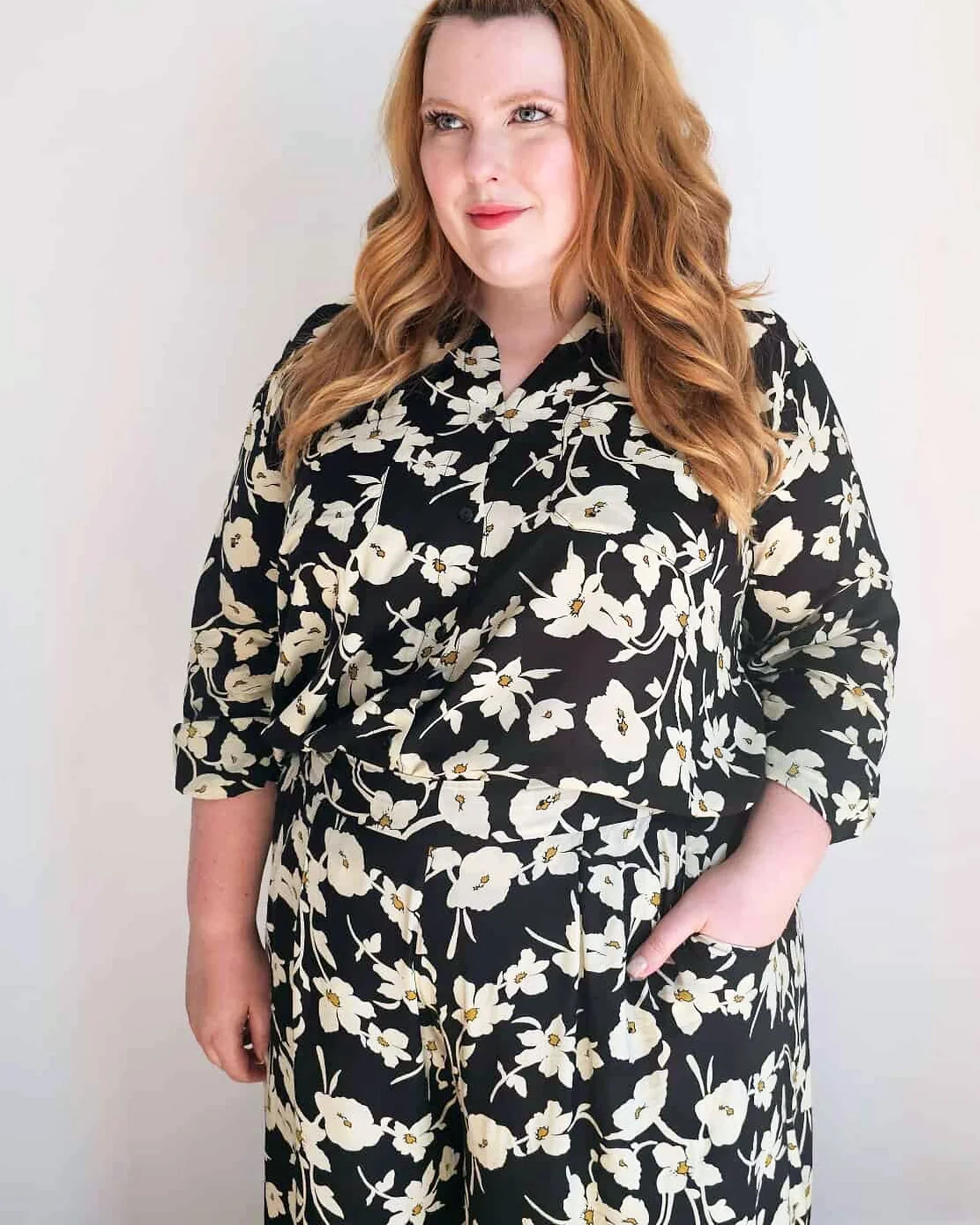 Nina Shirt in Mono Floral - Image 5